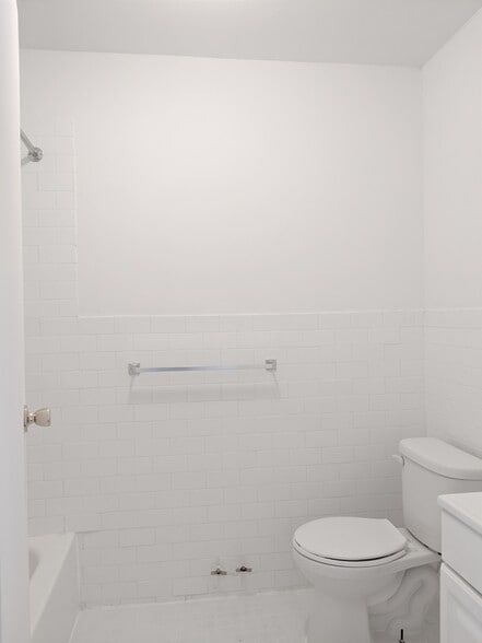 Building Photo - 202 Java St