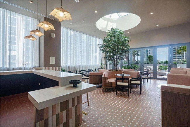 Building Photo - 601 N Miami Ave