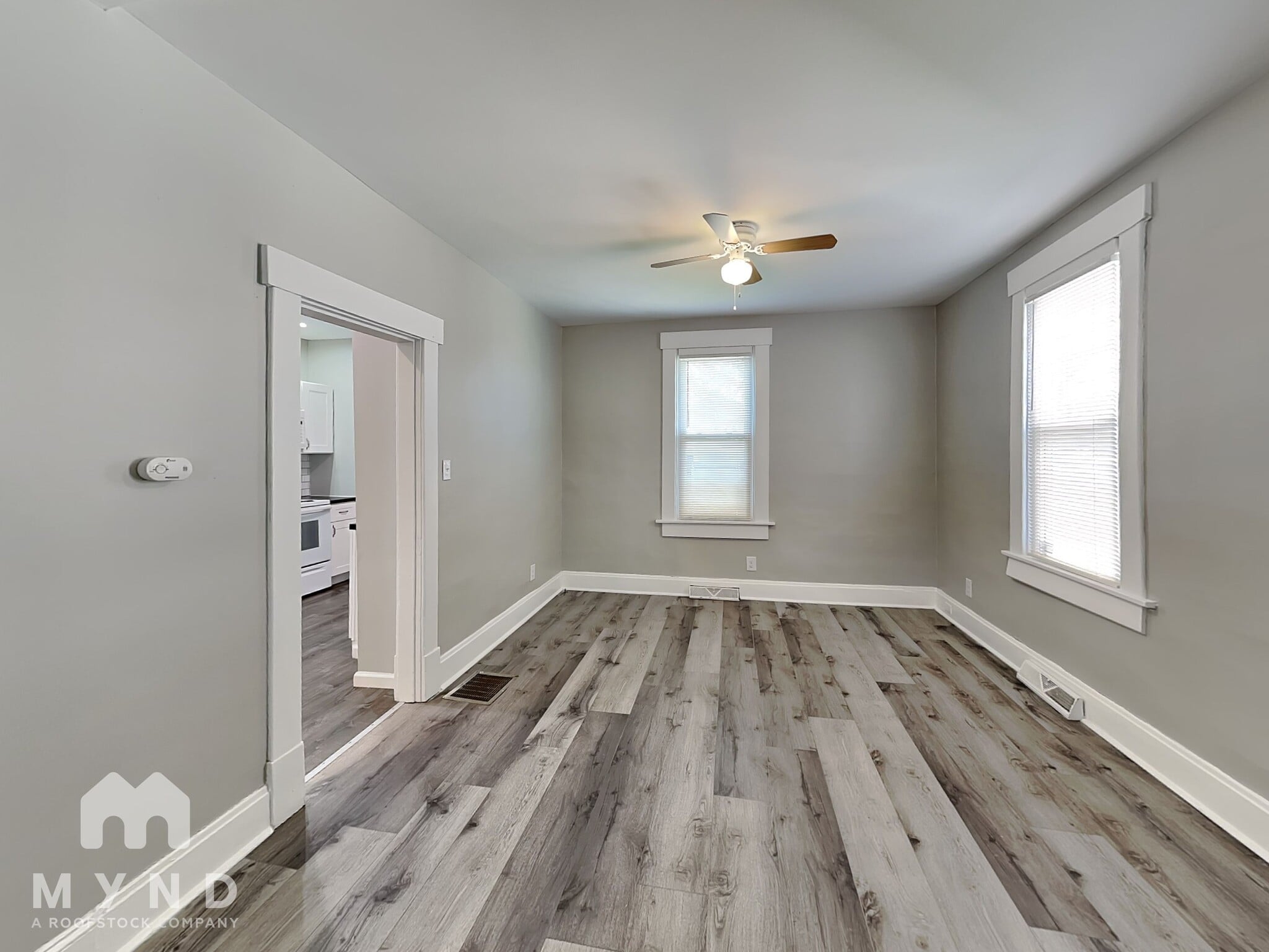 Building Photo - 153 N Oakley Ave