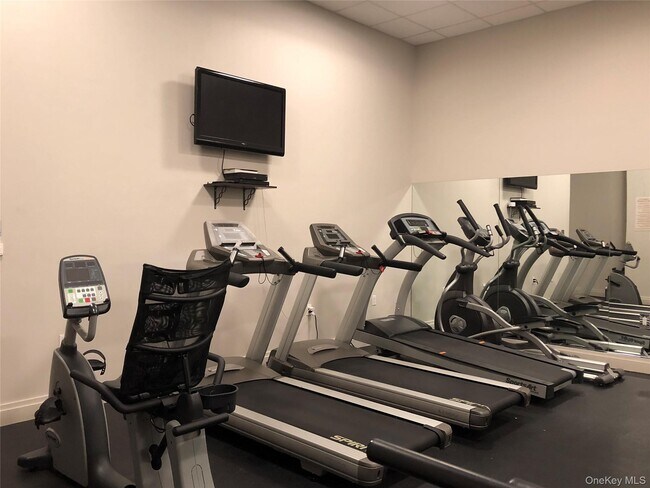 Building Photo - 220 W 148th St