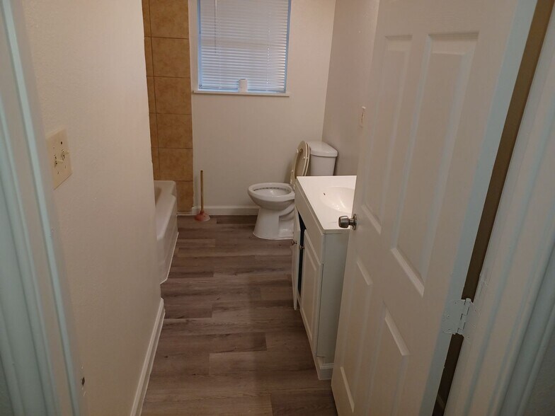 Building Photo - 7314 Howton St