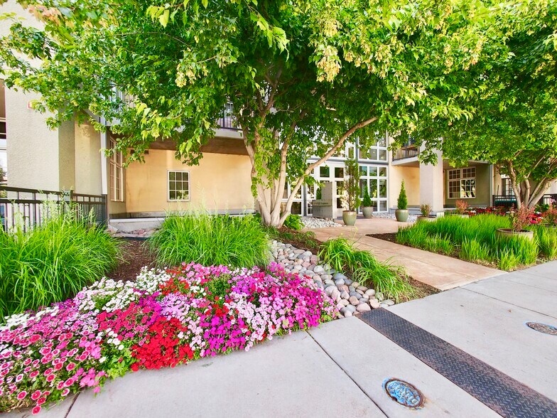 Primary Photo - 275 S Harrison St