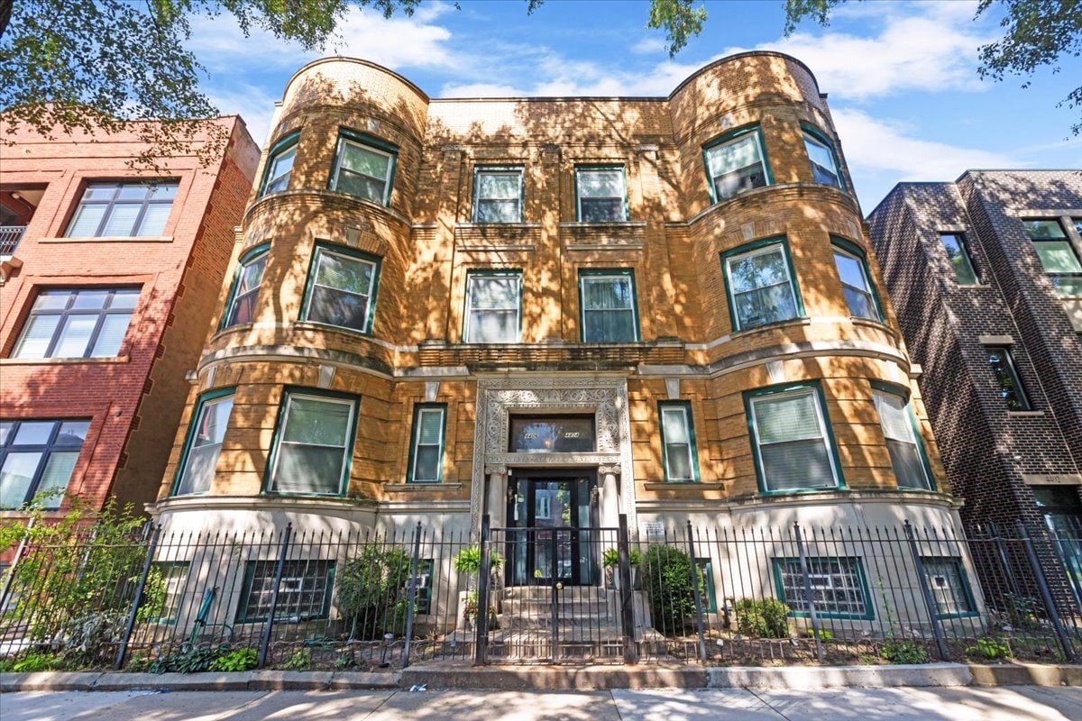Building Photo - 3010 S Poplar Ave