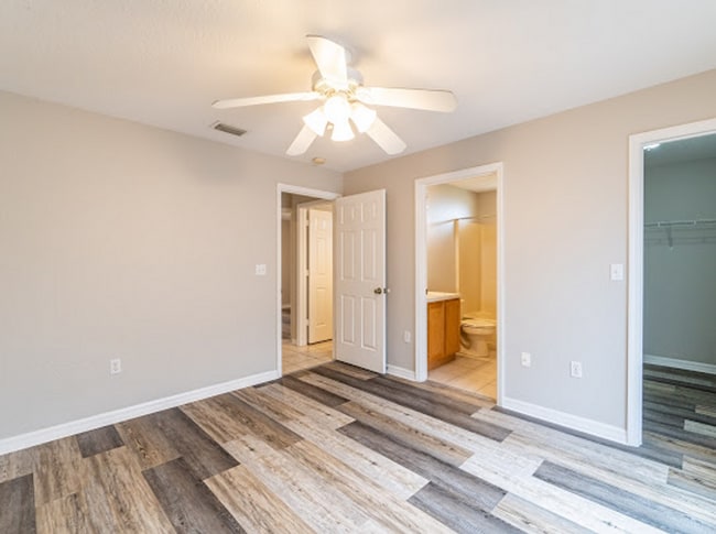 Building Photo - Spacious 3/2 Duplex in St. Cloud Located Close to Lakefront