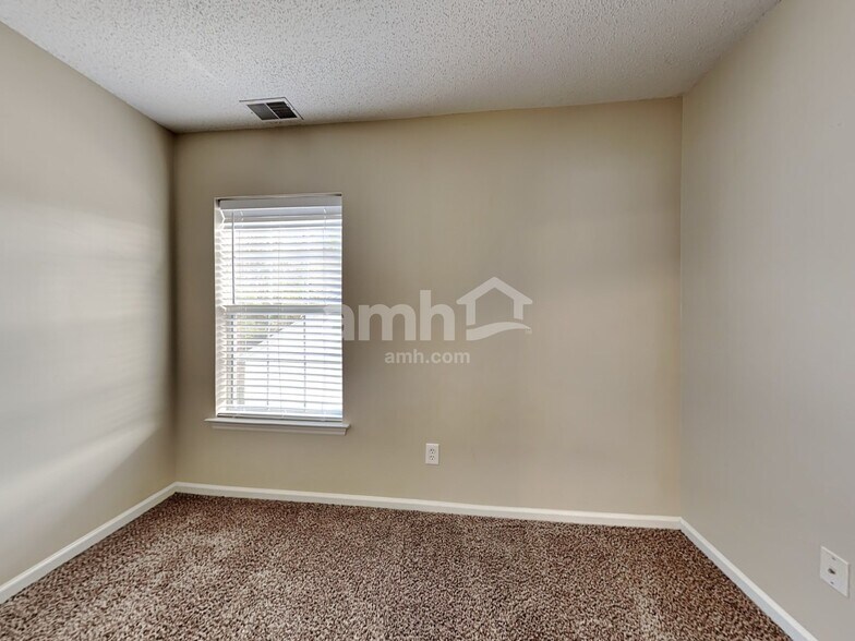 Building Photo - 228 Eagle Ridge Rd