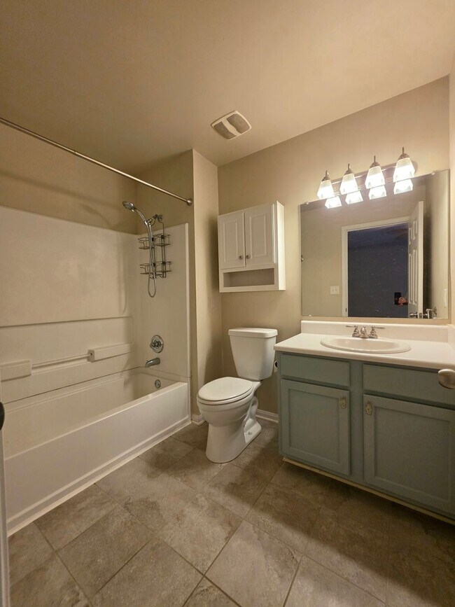 Building Photo - Gulf Shores town home with garage