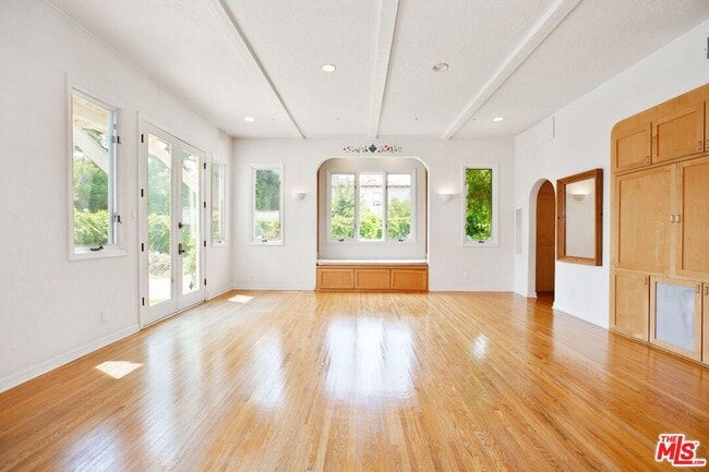 Building Photo - 333 S McCarty Dr