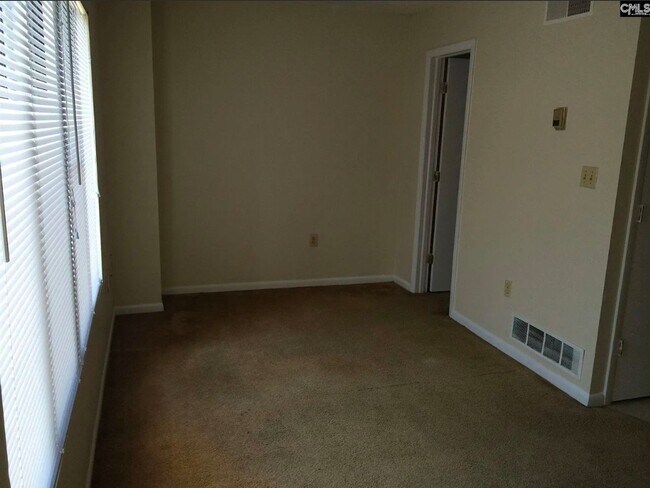 Building Photo - Five Points/USC with Parking!