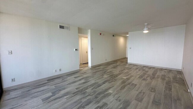 Building Photo - 1600 Ala Moana Blvd