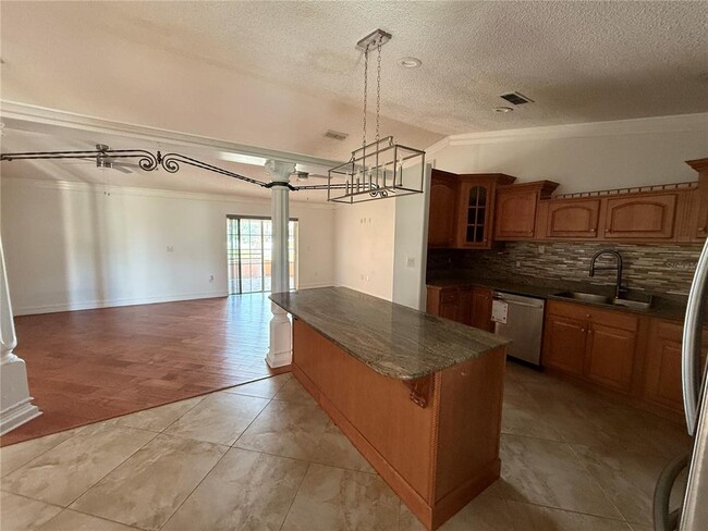 Building Photo - 3900 Oak Pointe Blvd