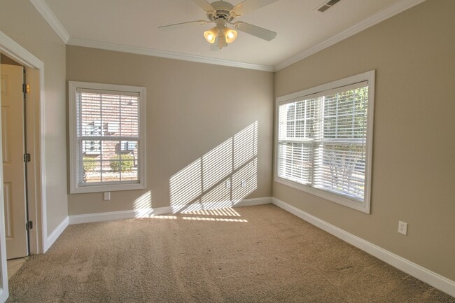 Building Photo - 2077 Silvercrest Dr