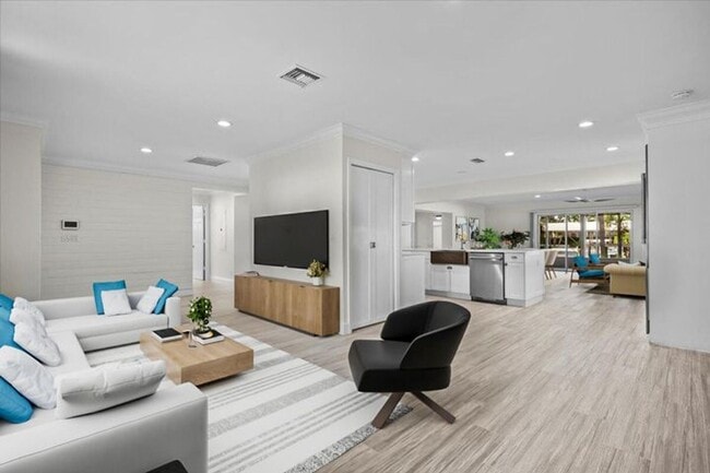 Building Photo - 12831 Shore Dr