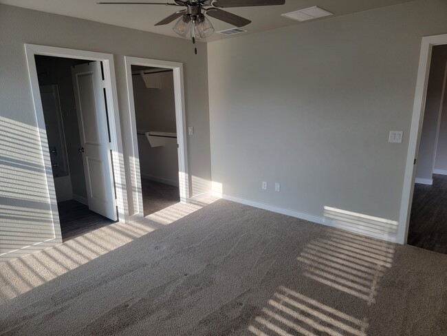 Building Photo - 3206 Volney Ave