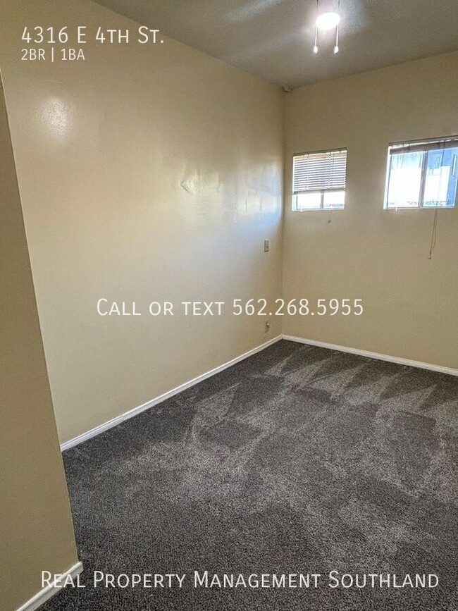 Building Photo - 2 Bedroom 1 Bath with Garage Space - Avail...