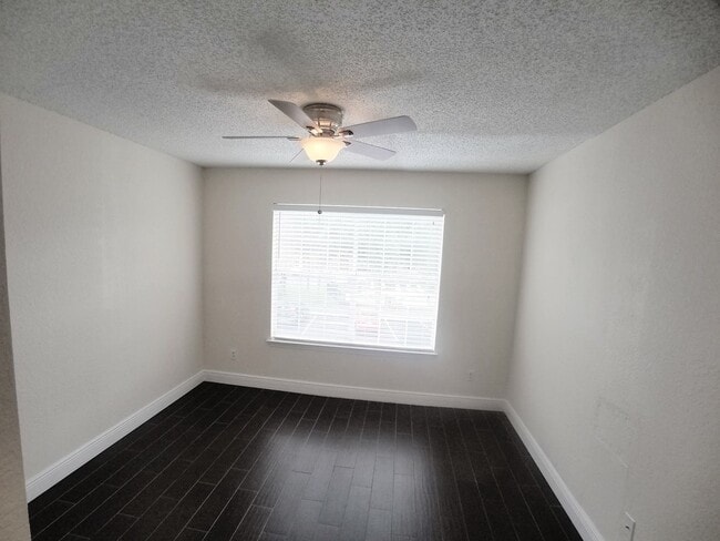 Building Photo - Beautiful 1/1 Wood Floor Condo With a Beau...