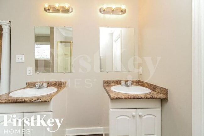 Building Photo - 7206 Autumn Song Dr