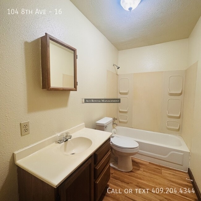 Building Photo - 104 8th Ave