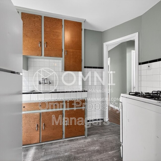Building Photo - 11529 Roxbury St