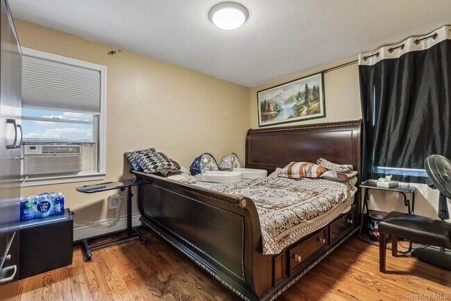 Building Photo - 583 Bellevue Ave N