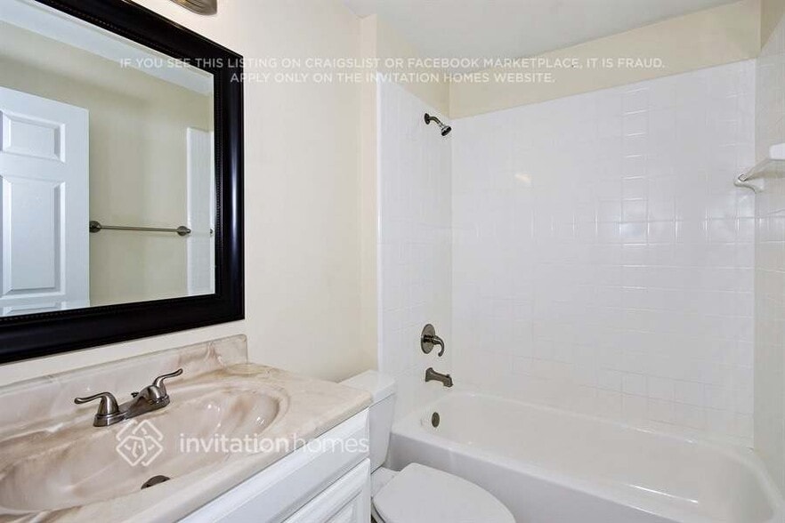 Building Photo - 1000 Turtle Creek Dr