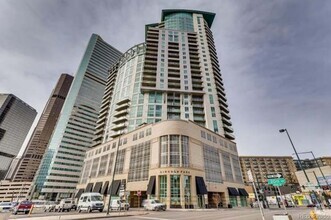 Building Photo - Large 2 bedroom 2 1/2 bath condo at One Li...