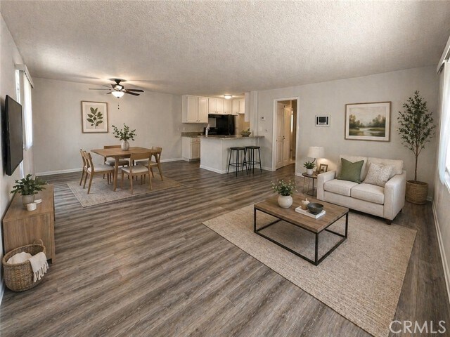 Building Photo - 685 E Vista Chino