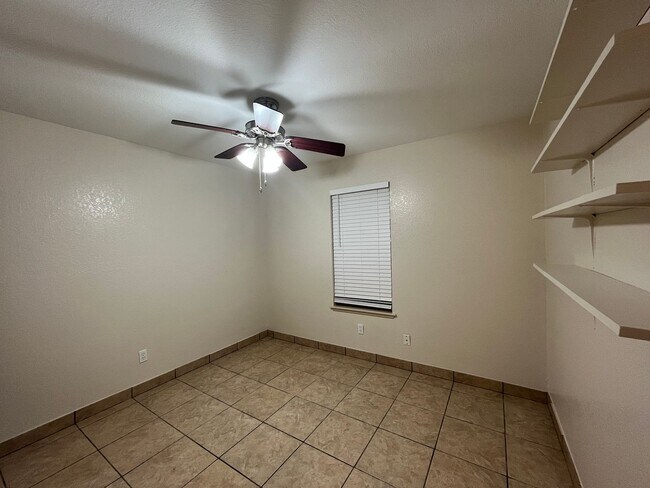 Building Photo - 2846 Blue Grass Dr