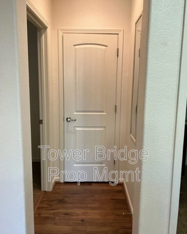 Building Photo - 3057 Village Park Dr