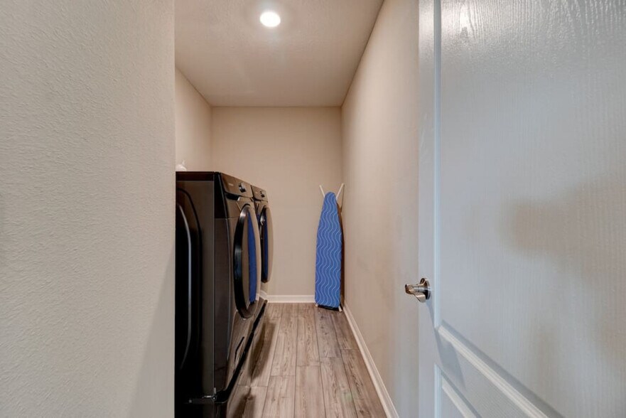 Large laundry room with hook ups - 509 Falcon Ridge Rd