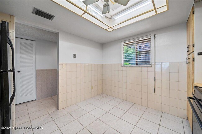 Building Photo - 3150 N Harbor City Blvd