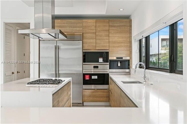 Building Photo - 16680 Botaniko Dr N