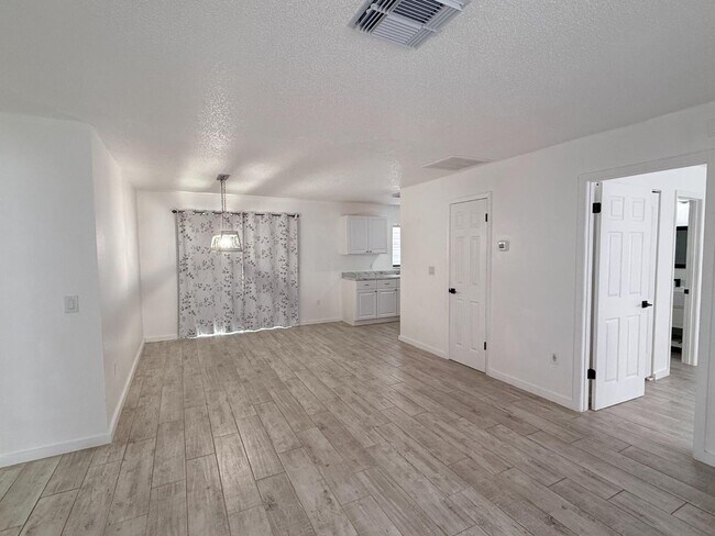 Building Photo - 13186 Thrush St