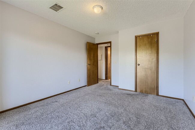 Building Photo - Fantastic 1 bed/bath condo for rent facing...