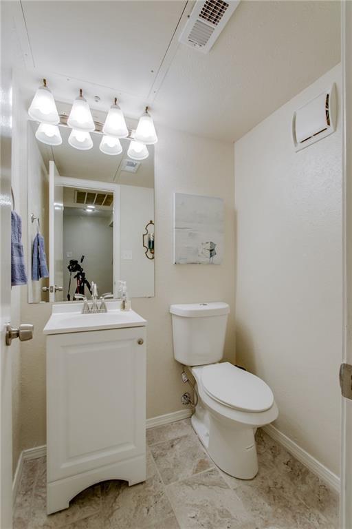 Powder bath - 631 Cimarron Trl