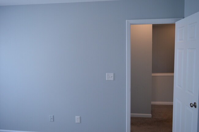 Building Photo - 913 Prestwyck Ct