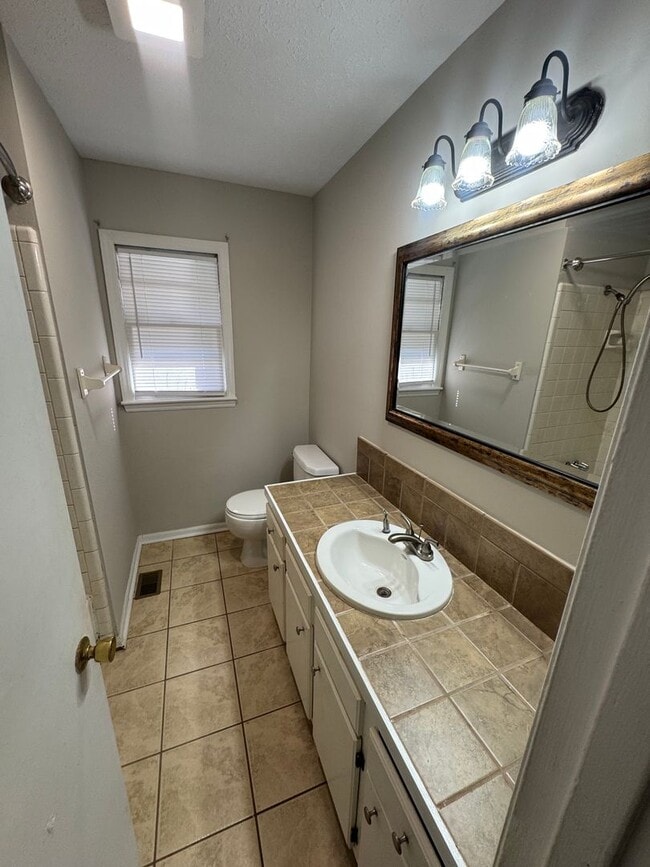 Building Photo - 1696 Crestland Dr