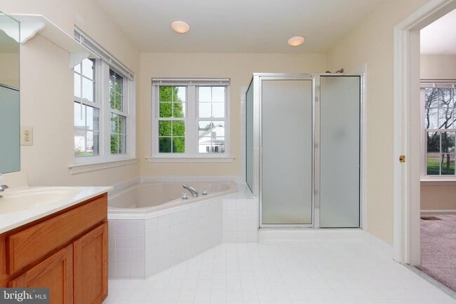 Building Photo - 411 Old Lincoln Hwy