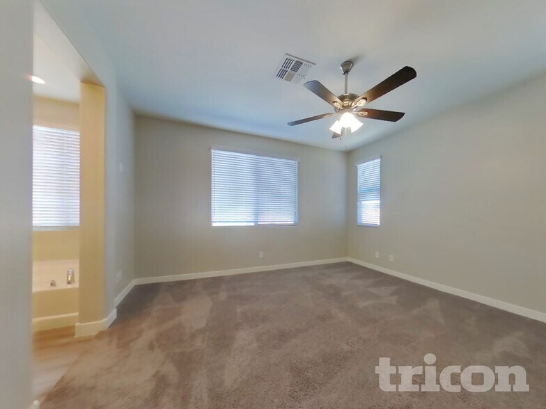 Building Photo - 2630 E Danbury Rd