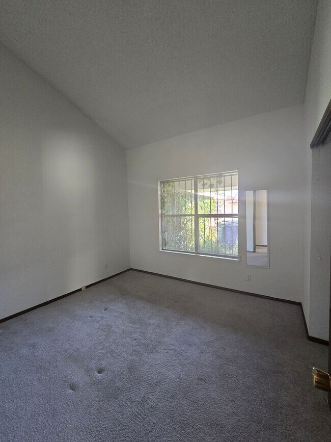 Building Photo - Northeast Home With Beautiful Mountain Views