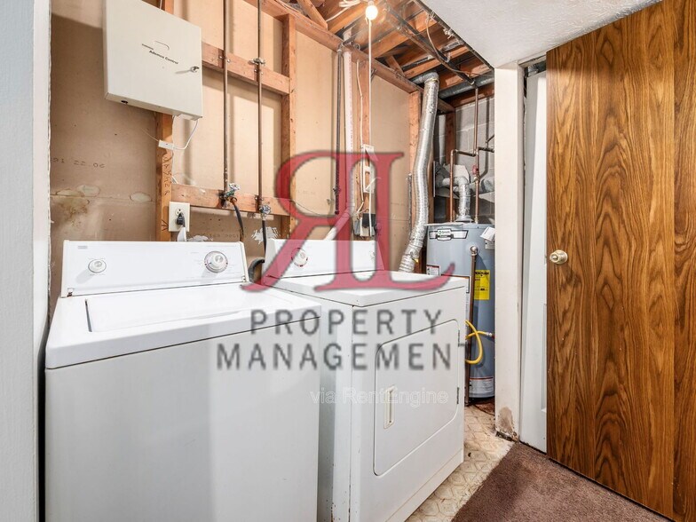 Building Photo - 6678 Manring Ct