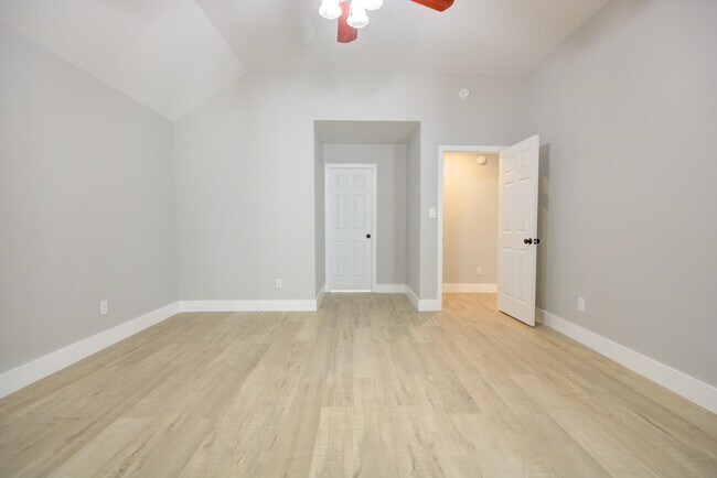 Building Photo - 205 Jarrett Ln