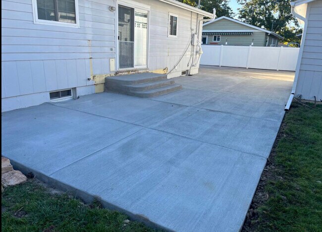 Building Photo - 6243 Gray St