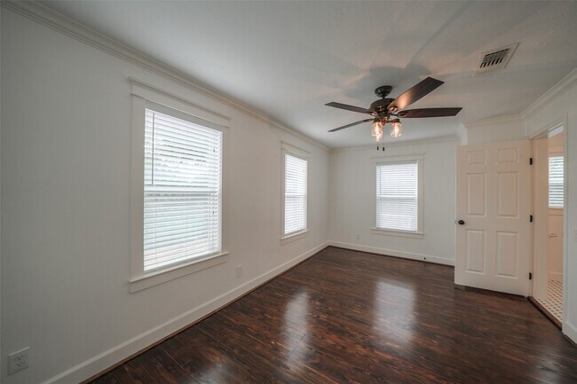 Building Photo - 811 Woodard St