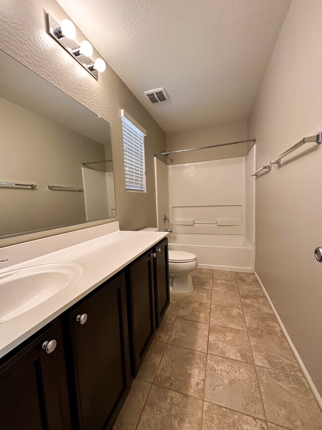 Building Photo - 4057 E Nunneley Rd