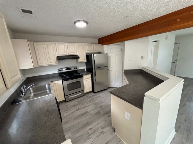 Building Photo - 629 Walden Cir