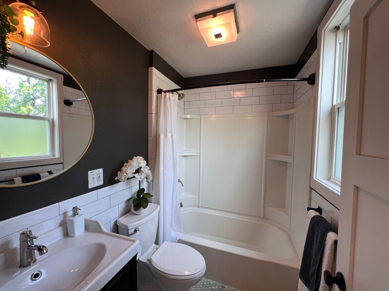 Building Photo - Great home in a great location!