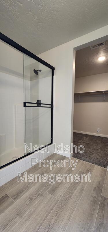 Building Photo - 12339 Shadow River St