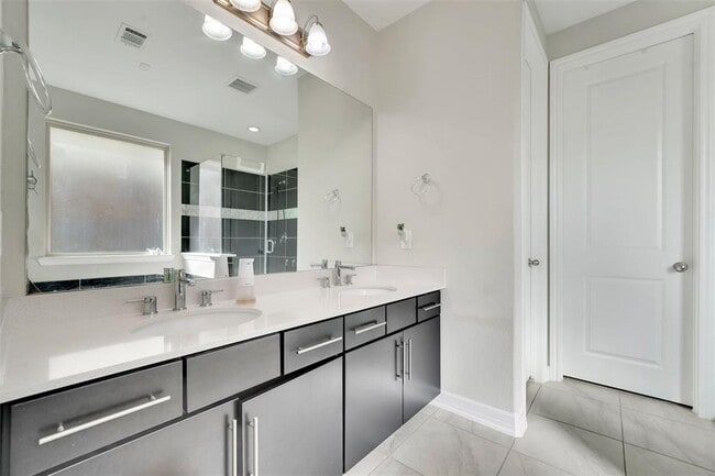 Building Photo - 14619 Birchwood Falls Trail