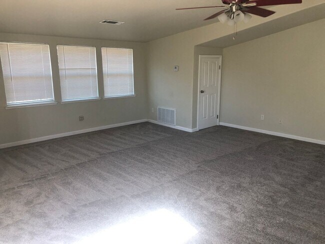 Building Photo - Stunning home in the much desired Dixon ar...