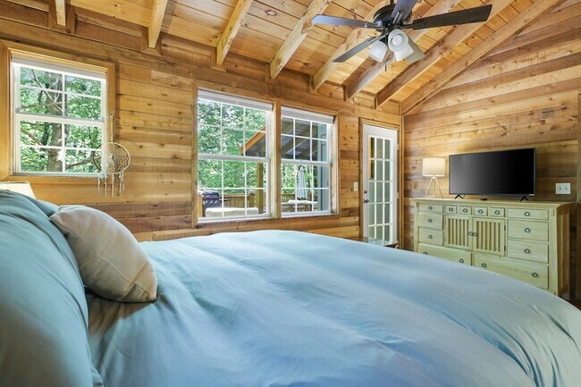 Building Photo - 166 Nantahala Pass Rd